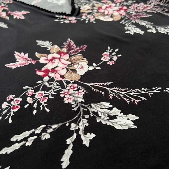 White House Black Market blouse - Picture 2 of 5